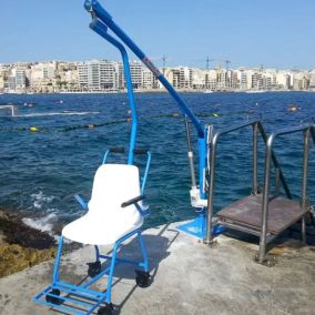 F145B pool lift for skimmer and deck level pools