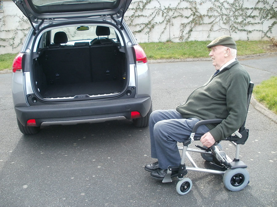 fit-zinger-wheelchair-in-car