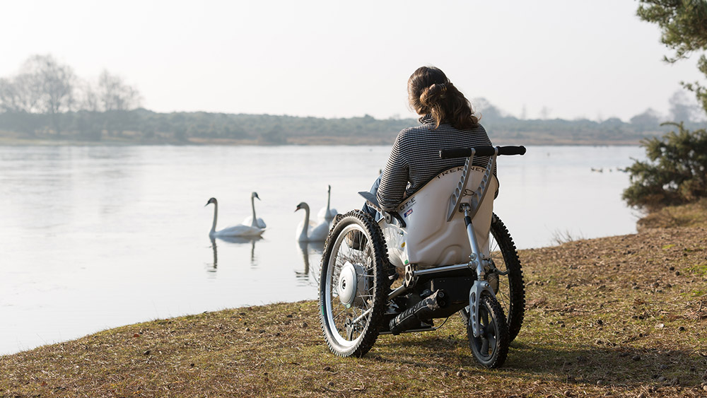 trekinetic-wheelchair-lake